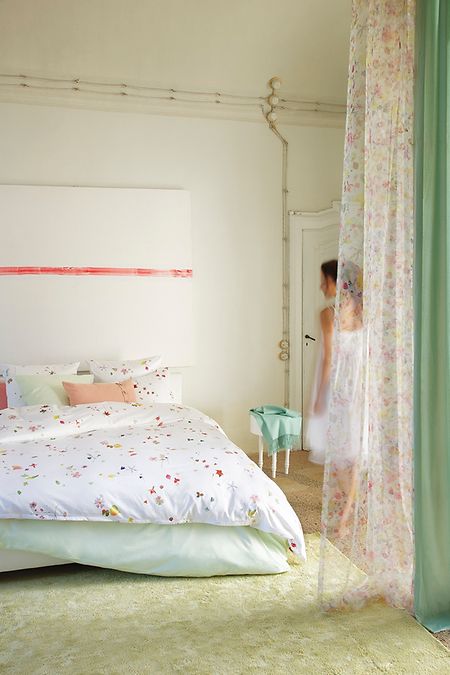 Im Schlafzimmer ist nicht nur ein gutes Bett wichtig, sondern auch dessen  passende Ausrichtung.