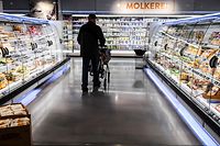 Nas prateleiras dos supermercados, o aumento dos preços dos produtos já é bem visível.