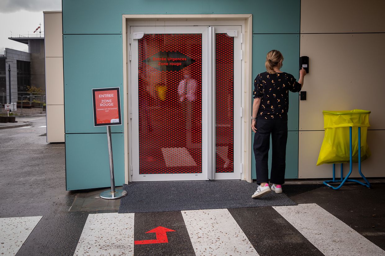 La personne est ensuite redirigée vers la "filière rouge", dont elle ne sortira qu'une fois sa sortie de l'hôpital validée.