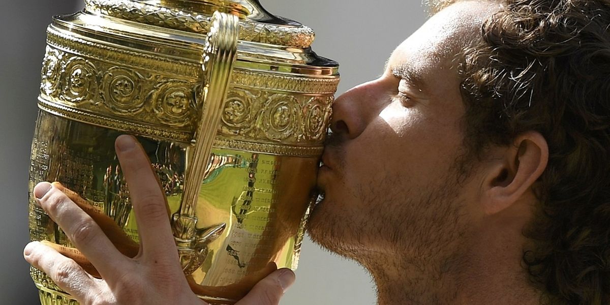 A Wimbledon, Andy Murray a dominé Milos Raonic et remporté un troisième titre majeur.
