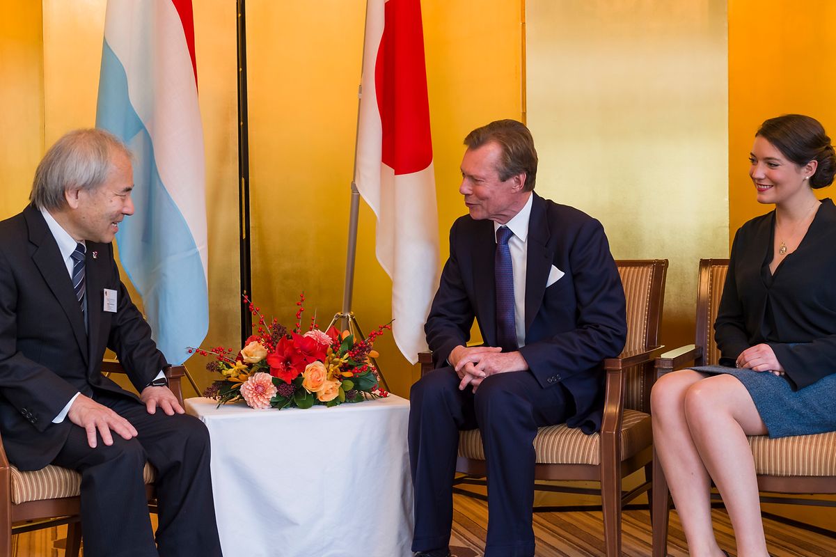 Großherzog Henri und Prinzessin Alexandra mit Dr. Yoshiharu Inaba, Präsident der Fanuc.