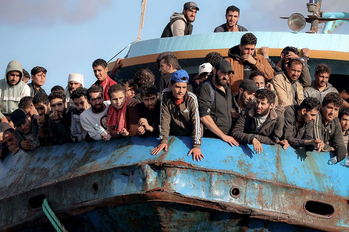 Gerettete Flüchtlinge auf einem Schiff in Paleochora in Griechenland.