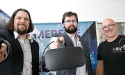 Nicolas Vandamme, Antoine Rigitano et François Scherer (de g. à dr.) valorisent les métiers du transport et de la logistique avec la réalité virtuelle.
