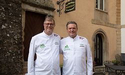 Erneut wurde "La Distillerie" mit Küchenchef René Mathieu (rechts) von "We're smart"green" unter Leitung von Frank fol (links) zum besten Gemüserestaurant der Welt gekürt.