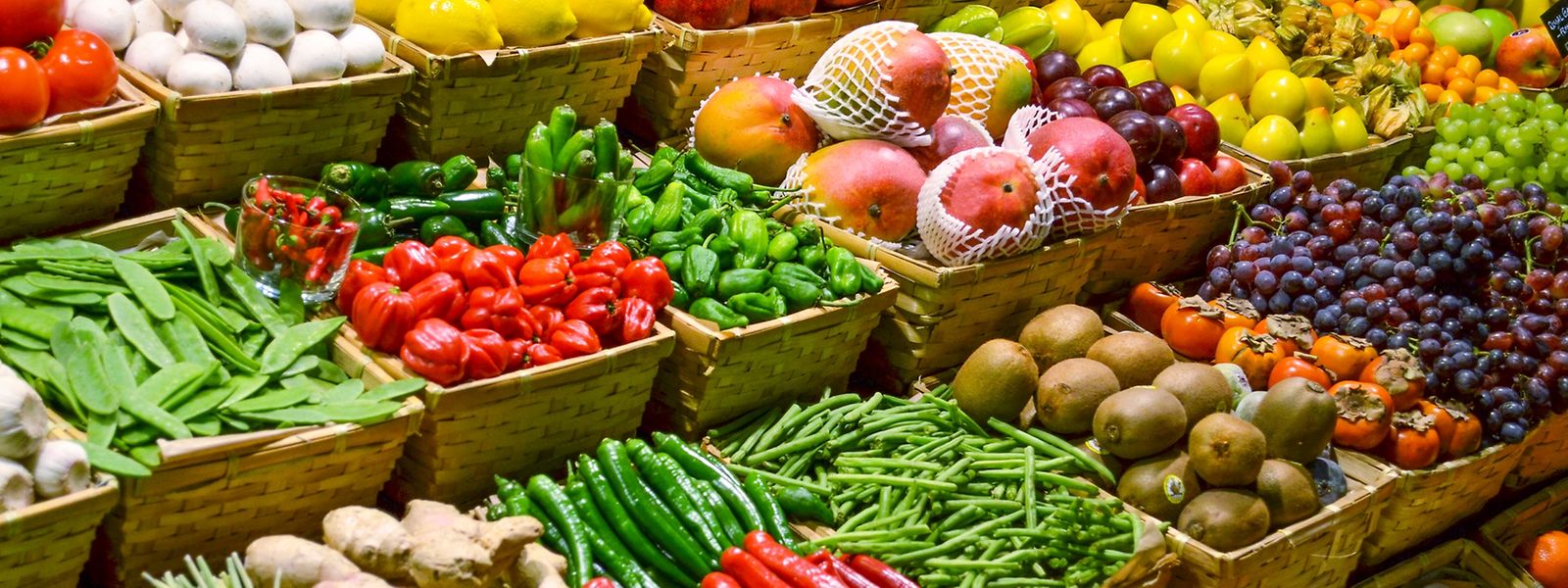 Obst und Gemüse wird es in Luxemburg zukünftig auch ohne Plastikverpackung geben.