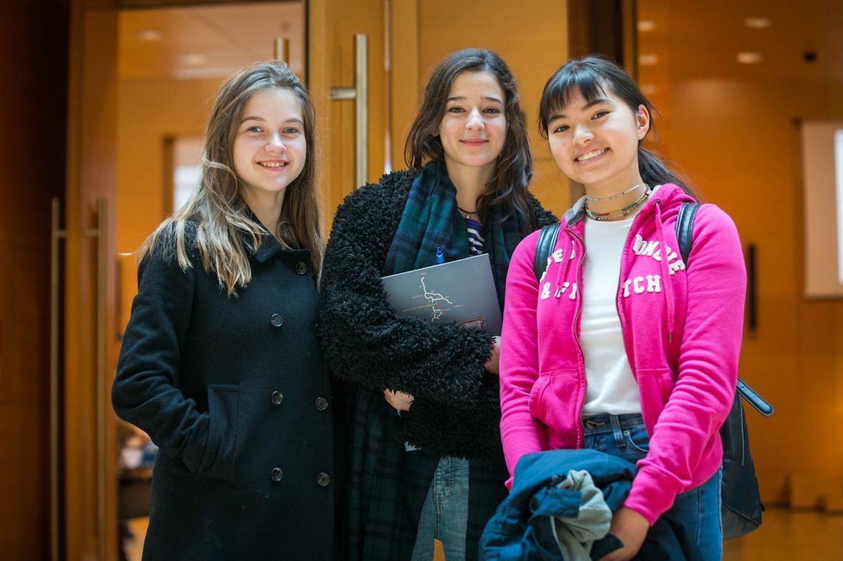(de g. à dr.) Lisa, Louise et Alix, de l'école européenne