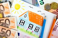 Sechs von zehn Haushalten zahlen einen Hauskredit ab oder zahlen Miete.