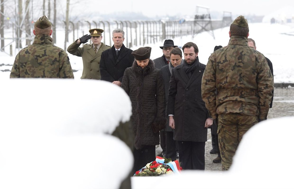 Erbgroßherzog Guillaume und seine Frau Stephanie haben am Dienstag in Auschwitz eine Gedenktafel für die Opfer des Nationalsozialismus eingeweiht.