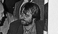 Die neun Abgeordneten weigerten sich, den Zugang zum Plenarsaal wieder freizugeben. Im Zentrum des Geschehens: Der heutige Vize-Premier François Bausch. 