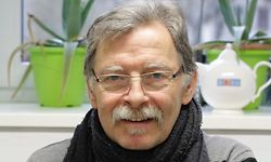 Charles Marx setzt Teemischungen aus regionalen Pflanzen für den "Téi vum Séi" an.