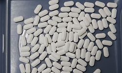 (FILES) In this file photo taken on May 20, 2020 pills of Hydroxychloroquine sit on a tray at Rock Canyon Pharmacy in Provo, Utah. - The World Health Organization said on May 25, 2020 that it had "temporarily" suspended clinical trials of hydroxychloriquine as a potential treatment for COVID-19 being carried out across a range of countries as a precautionary measure. (Photo by GEORGE FREY / AFP)