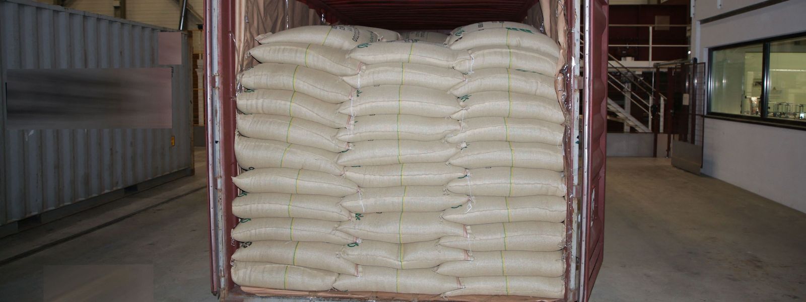 Dieses von der Schweizer Polizei veröffentlichte Foto zeigt die Lieferung an eine Nespresso-Fabrik in Romont, in denen mehr als 500 Kilogramm Kokain gefunden wurden.