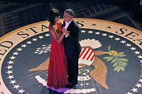 Der neue Präsident braucht am Tag seiner Amtseinführung Durchhaltevermögen: Das Ehepaar Obama zeigte sich nach der ersten Vereidigung 2009 auf zehn Bällen. 