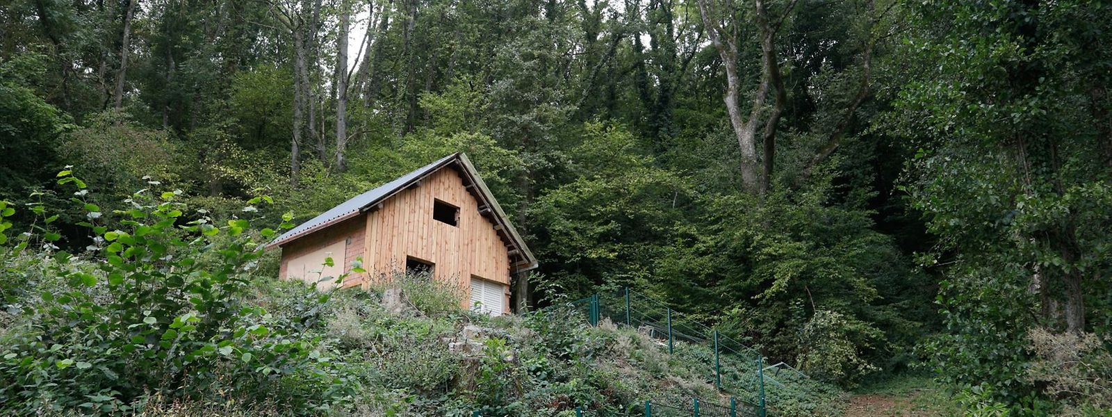 «L'abri de jardin le plus célèbre du Luxembourg» suscite encore bien des interrogations, même après la démission du bourgmestre Traversini.