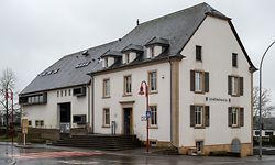 Lok , Serie Meng Gemeng , Garnich , Mairie , Gemeindehaus , Foto:Guy Jallay/Luxemburger Wort