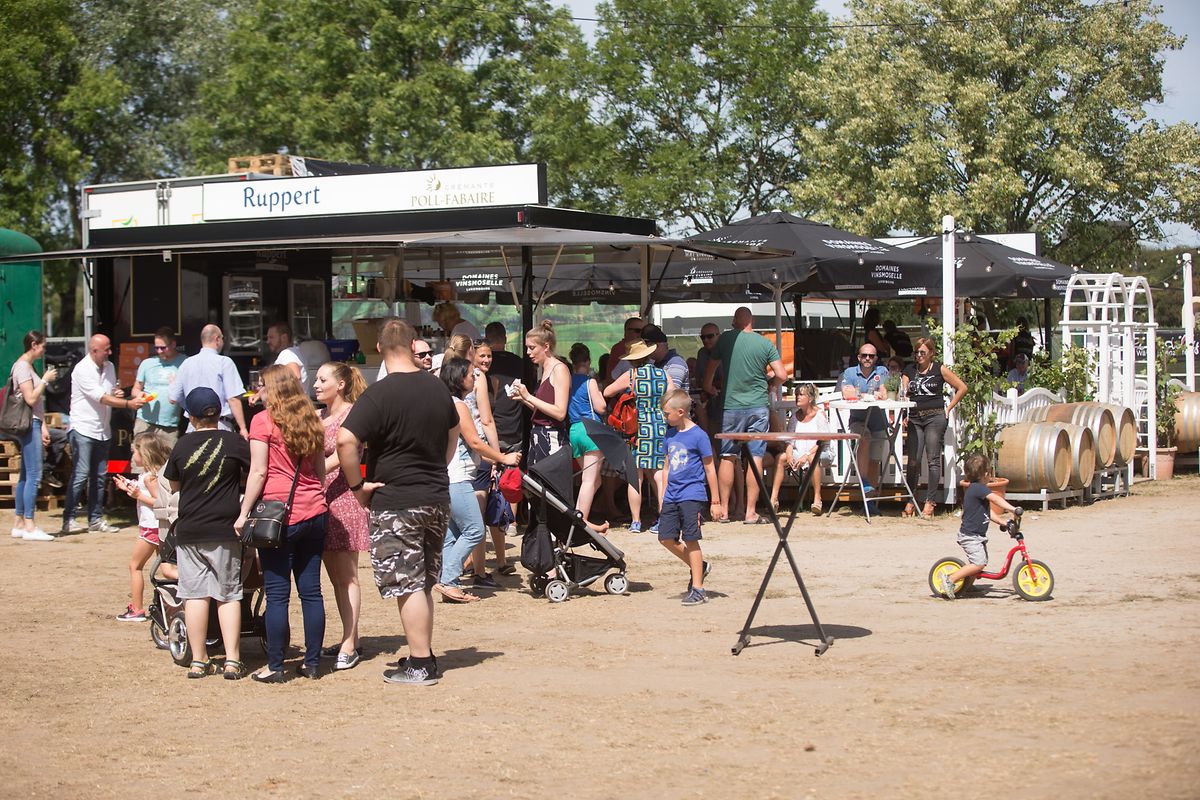 Nicht jeder hat schon mal das Weinfest in Stadtbredimus bei Tageslicht gesehen. Am Sonntagnachmittag war aber auch einiges hier los. 