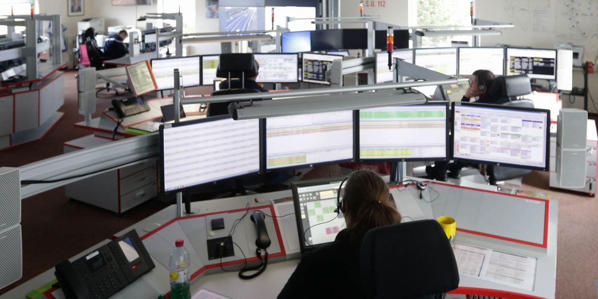 Mindestens sechs Mitarbeiter der Notrufzentrale 112 sind rund um die Uhr im Einsatz.