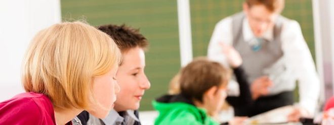 In den Klassenzimmern der Grundschulen gehören der Religions- und Moralunterricht bald der Vergangenheit an. 