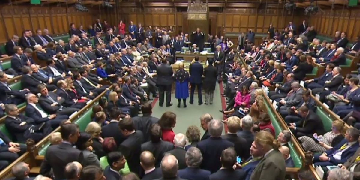 Zwei Tage lang hatten die Parlamentarier in Marathon-Sitzungen über den Entwurf diskutiert, um letzten Endes mehrheitlich dafür zu stimmen. 