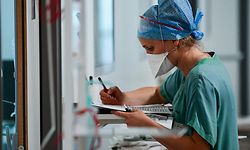 A members of the medical staff fills in a Covid-19 patient register at the Pasteur hospital resuscitation unit in Colmar, eastern France, on April 22, 2021. (Photo by SEBASTIEN BOZON / AFP)