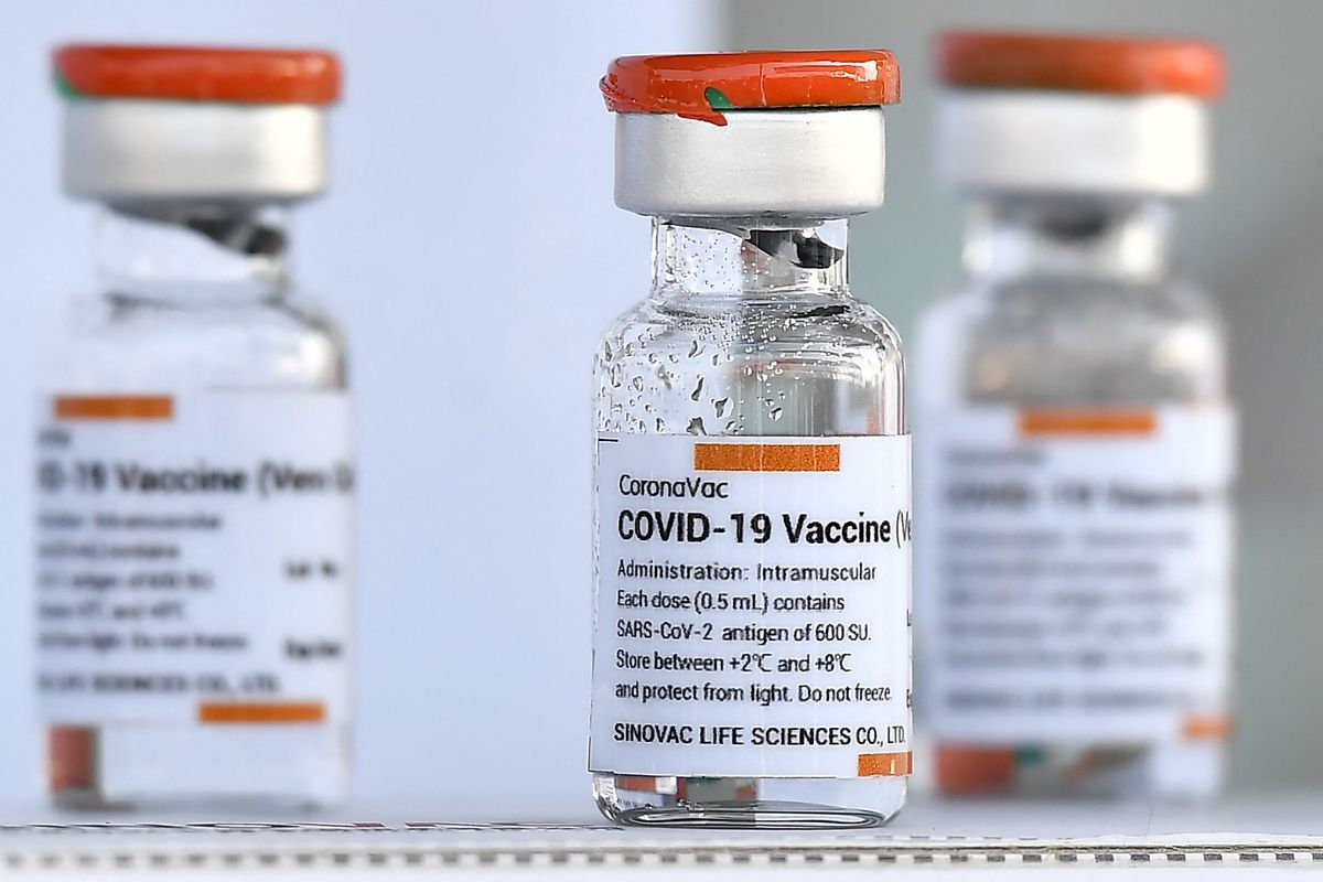Vacina Coronavac foi produzida pelo laboratório chinês Sinovac. 