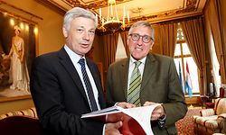 4.6. IPO / Chamber / Debatte Tram / Claude Wiseler , Francois Bausch Foto:Guy Jallay
