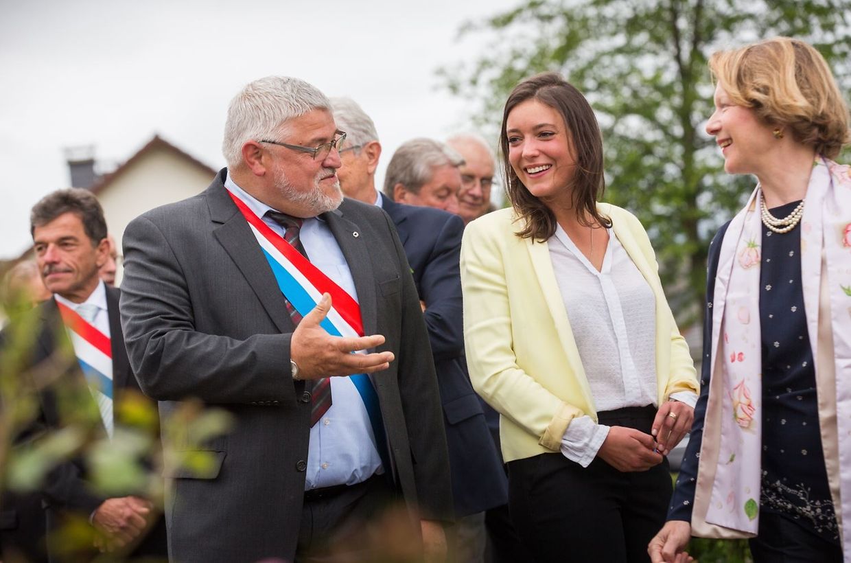 Bürgermeister Michel Malherbe zeigt die neue Anlage.