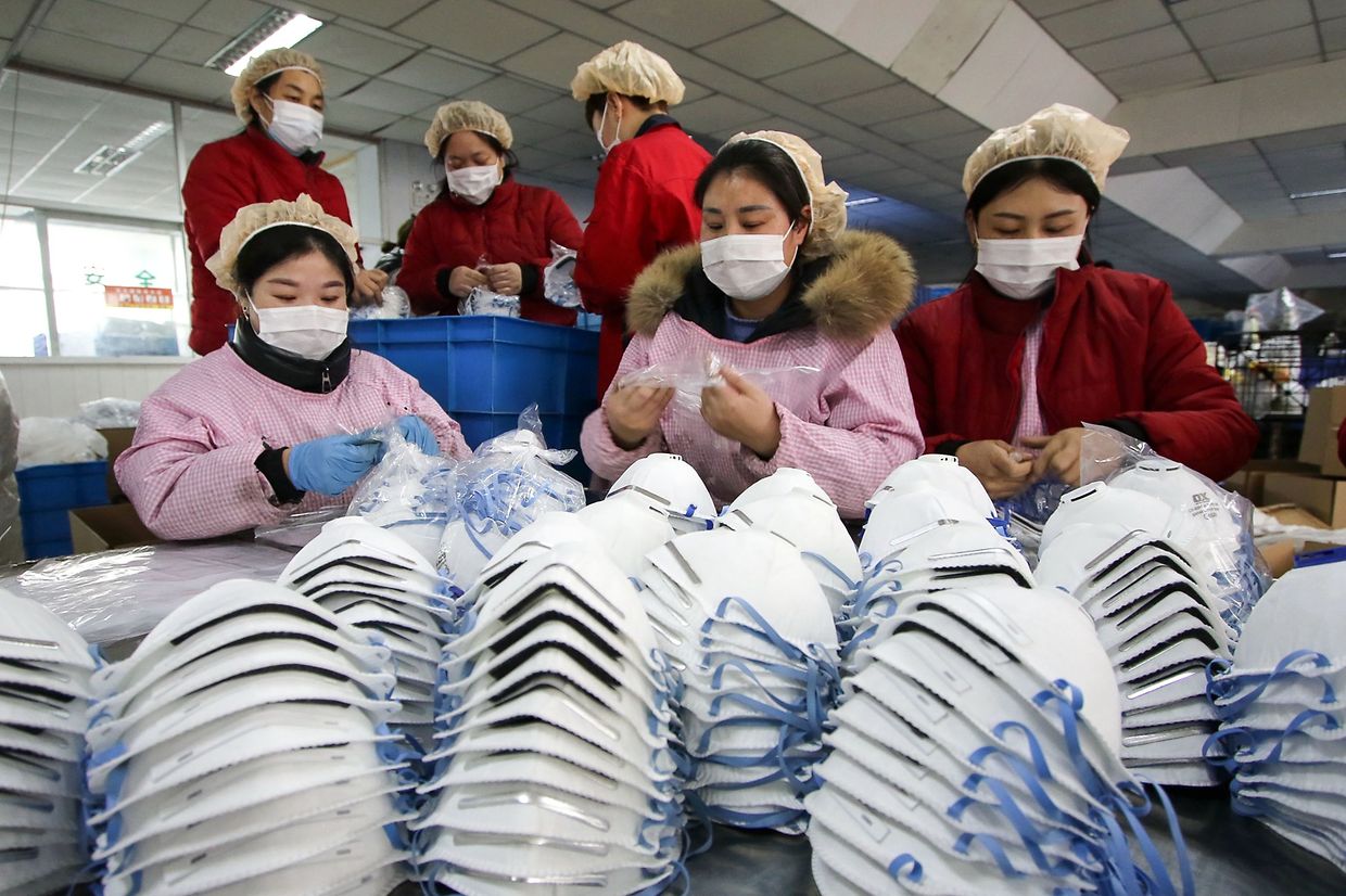 Le 23 janvier, la Chine a interdit aux trains et aux avions de quitter la province de Wuhan au centre de l'épidémie cherchant ainsi à isoler ses 11 millions d'habitants.
