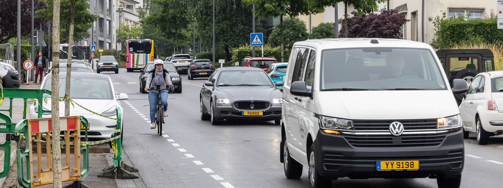 Die Rue des Aubépines ist in diesem Bereich nicht breit genug, um für jeden Verkehrsteilnehmer sicher zu sein. 