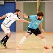 Diogo Oliveira Pereira (Futsal US Esch, en bleu) tente de faire écran devant Tiago Carvalho (Union Titus Pétange Futsa)