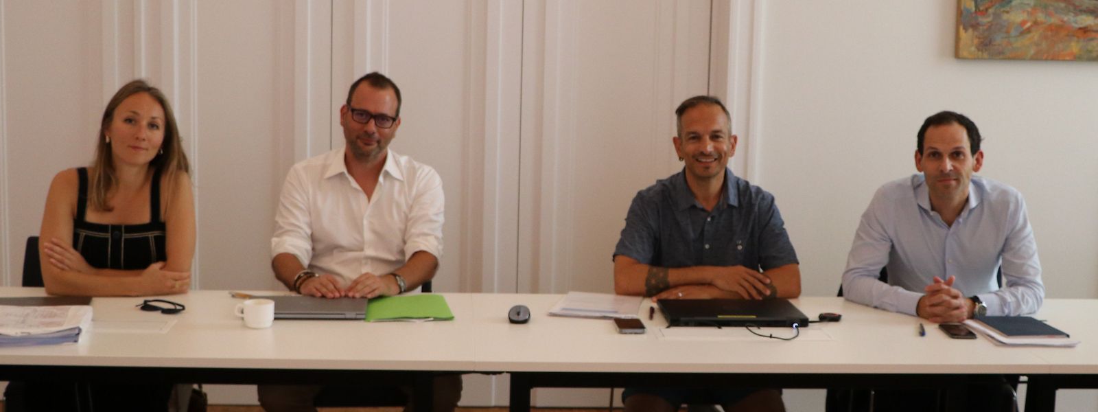 Bürgermeister Dan Biancalana, Schöffe Loris Spina (beide LSAP) und Raphaël Kies sowie Ehaterine Churkova (beide uni.lu) stellten das Projekt vor. (v.r.n.l.)