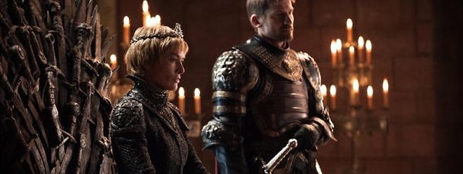 Vereint am Eisernen Thron: Cersei Lannister (l.) regiert und hat ihren Bruder wieder an ihrer Seite. So viel  verraten die ersten Fotos aus der neuen Staffel „Game of Thrones“. 