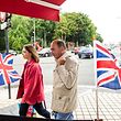 Tourists from Great Britain visit the French northern port city of Calais on June 24, 2107 during an event organised by the municipality to promote tourism.
1000 Britons were selected at random and invited by the municipality as part as a campaign to incite them to visit the city, from which they stayed away due to the presence of refugees. / AFP PHOTO / PHILIPPE HUGUEN