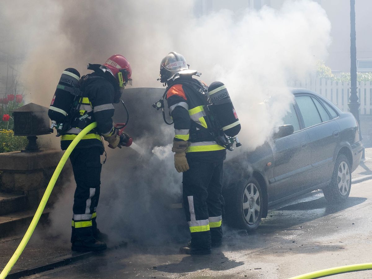 Warum das Auto Feuer fing, ist unklar.