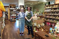Zeit für ein Dankeschön: Die Kunden bringen Ophelie Kany (l.) und Irmi Rousset, Mitarbeiterinnen des Bio-Ladens Alavita in Bonneweg, jeden Tag Wertschätzung für deren Dienste entgegen.