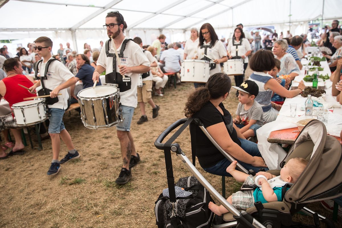 Nicht jeder hat schon mal das Weinfest in Stadtbredimus bei Tageslicht gesehen. Am Sonntagnachmittag war aber auch einiges hier los. 