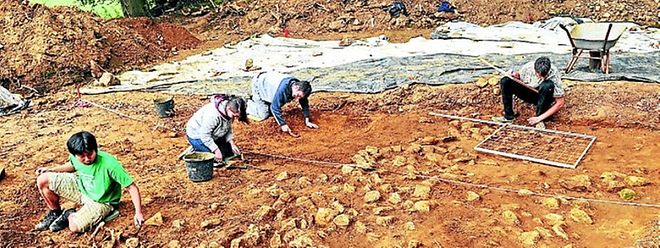 Eine Ferienaktivität der besonderen Art erlebten rund 25 Jugendliche an der Ausgrabungsstelle in Goeblingen.