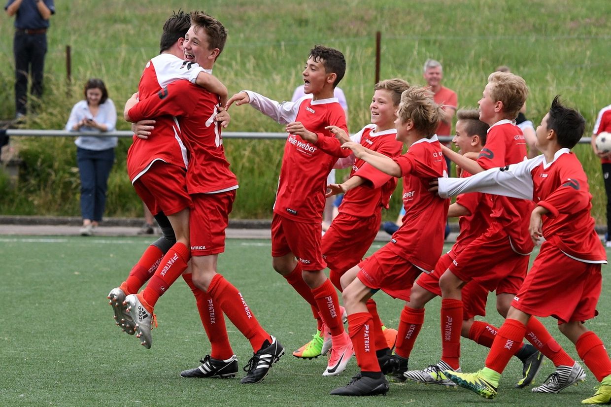 La joie et le soulagement du côte de l'Entente Osten.
