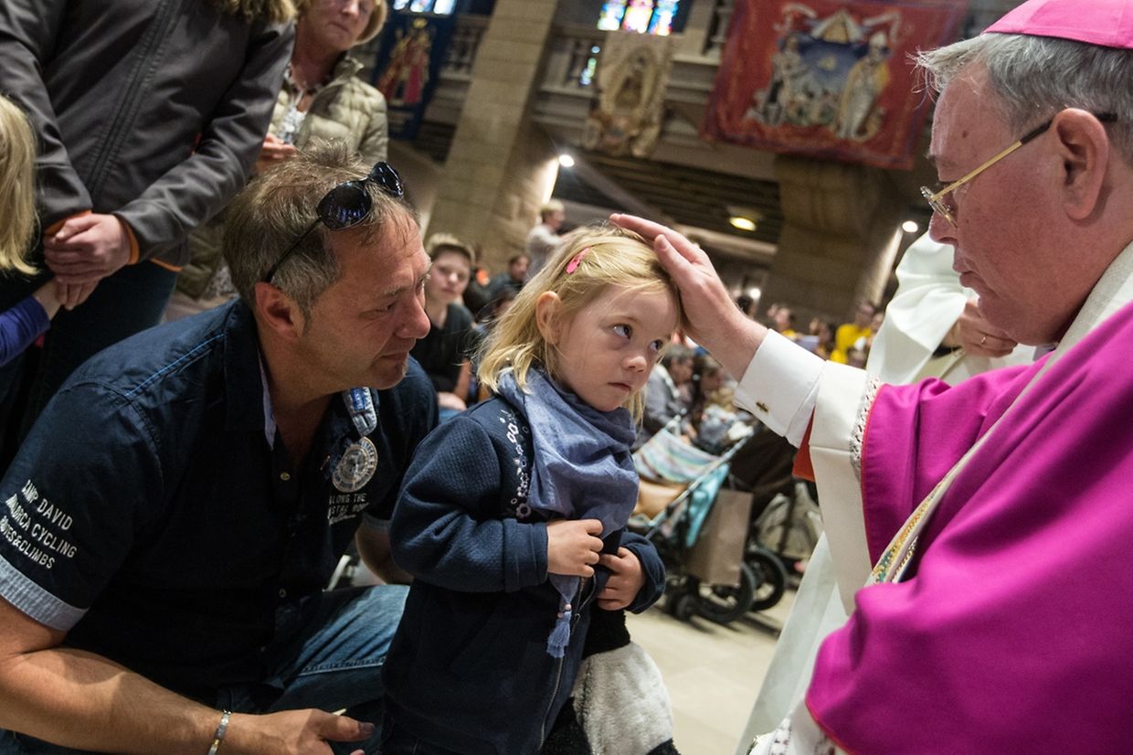 Andacht mit Segnung der Kinder und Eltern.