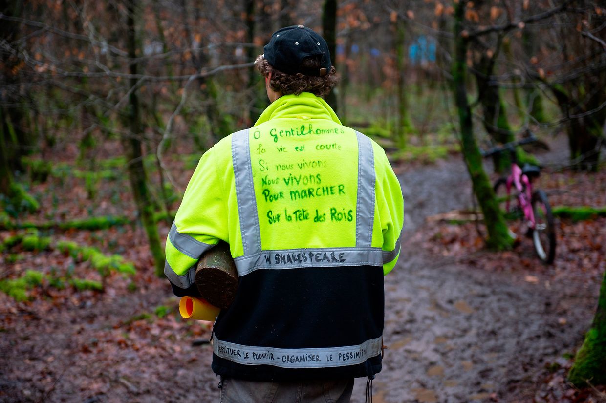 Les uns plaident pour une remise en question du pouvoir en place...