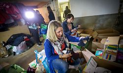 Mammen sammelen fir Flüchtlingen - Photo : Pierre Matgé