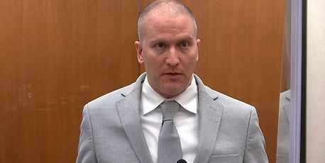 Ex-polícia Derek Chauvin condenado a 22 anos e meio de prisão pela morte de George Floyd - Vimarsana News