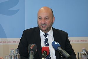 Etienne Schneider: «Je dois vous dire qu'il faut être fou pour rendre public, en pleine période de terrorisme, un audit qui relève sur 430 pages les points faibles de la police, les failles de notre appareil de sécurité».