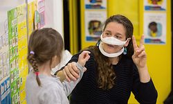 Vanessa Andrieu, teacher of French sign language (LSF) gives a lesson to deaf pupils in her classroom at Sajus school, on December 4, 2020 in Ramonville in the suburbs of Toulouse, with an inclusive mask due to the Covid-19 pandemic. (Photo by Fred SCHEIBER / AFP)