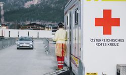 In Zell am See hat das österreichische Rote Kreuz eine "Drive-Through"-Teststation eingerichtet.