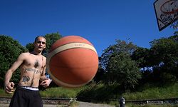 A youth plays basketball in a park on May 4, 2020 in Rome as Italy starts to ease its lockdown, during the country's lockdown aimed at curbing the spread of the COVID-19 infection, caused by the novel coronavirus. - Stir-crazy Italians will be free to stroll and visit relatives for the first time in nine weeks on May 4, 2020 as Europe's hardest-hit country eases back the world's longest nationwide coronavirus lockdown. (Photo by Filippo MONTEFORTE / AFP)
