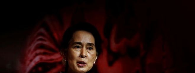 Aung San Suu Kyi ist nicht länger die Charme und Zuversicht versprühende Lady. In ihr Wesen haben sich ein Ernst und eine Strenge, ja Müdigkeit und Resignation eingeschlichen.