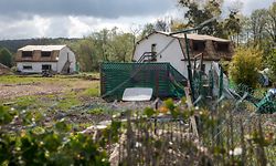 Nur noch wenige Häuser stehen verloren in der Landschaft. Bald entstehen hier 146 nagelneue Wohneinheiten.