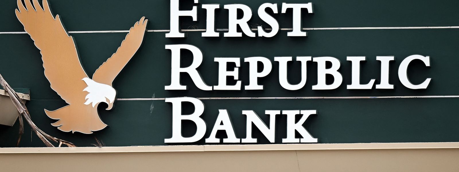 Die US-Regionalbank First Republic steckt in Schwierigkeiten.