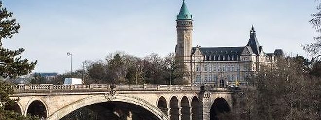 Der hauptstädtische Pont Adolphe.